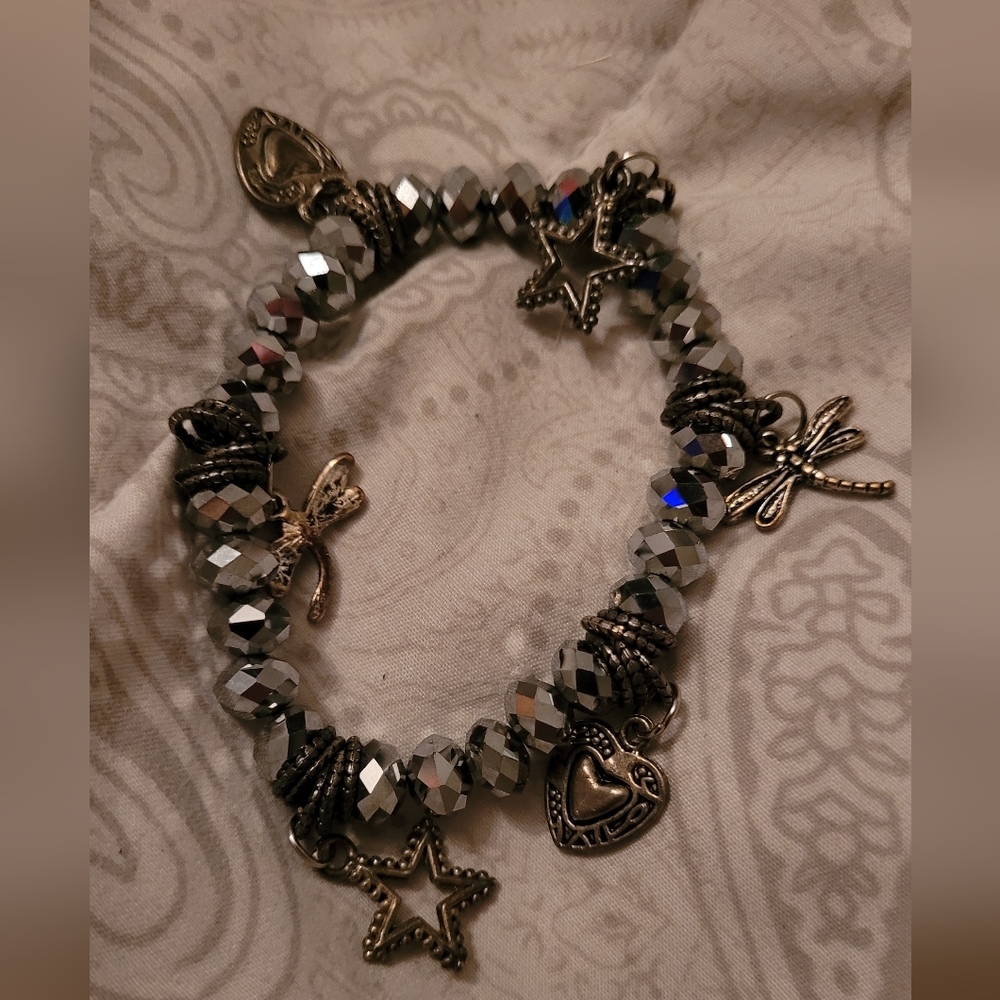 Beautiful black Glass style Charm bracelet w/dragonflies / hearts / stars